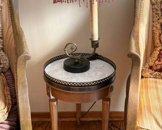 Family Room
Petite stand