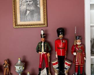 Living Room 
Portrait 
Whisky decanters