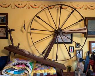 Antique spinning wheel