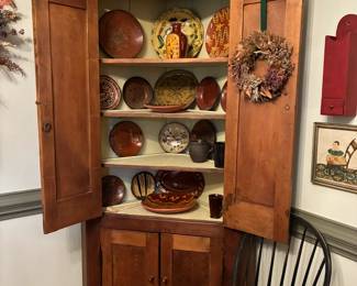 Corner cabinet