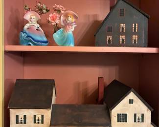 Farmhouse model and Colonial style saltbox house