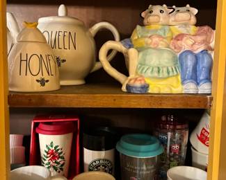 Teapots and coffee mugs