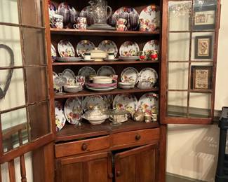 Corner cabinet