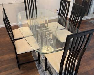 Dinning table w 6 chairs