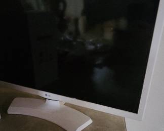 LG 24 Inch HD 720p LED TV/Monitor