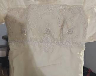 Vintage 1960s Ivory Beaded Lace Wedding Dress