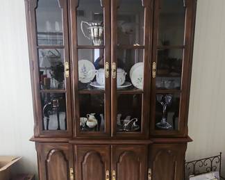 Ethan Allen Georgian Court Solid Cherry China Cabinet