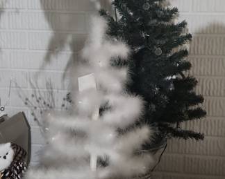 Dual-Tone Artificial Christmas Tree with Feathers and Lights