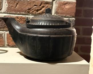 Early Cast Iron Kettle, Made in 
Wheeling , VA   (Prior  to 1863)
When Wheeling Became Part of
West Virginia 