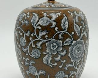 74 DecorativePorcelainLiddedGingerJar