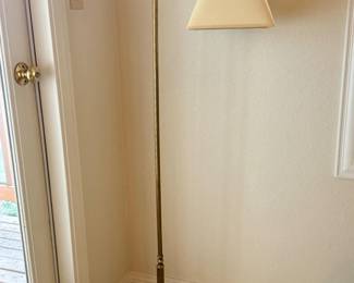 33 AntiqueBrassFloorLampwAdjustableSwanNeck