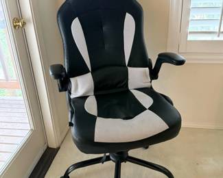 130 ErgonomicSwivelGamingChair