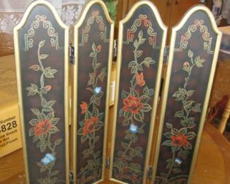 SMALL FOLDING SCREEN