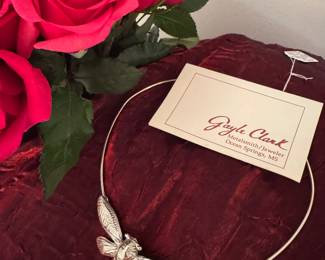 #13- $125 Gayle Clark artist - Ocean Springs MS - (1932-2022) -1991 slider bee on omega silvered. 