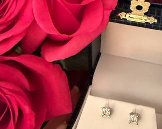 #A -$500 -  0.50 or 1/2 ctw Diamonds studs earrings white gold princess 14kt white gold 0.9gr. 