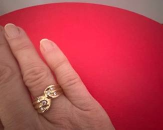 $350 - 14kt gold 5.42 gr ring size 6