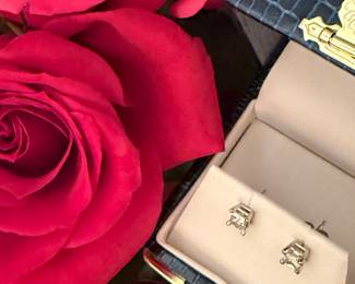 #A -$500 -  0.50 or 1/2 ctw Diamonds studs earrings white gold princess 14kt white gold 0.9gr. 