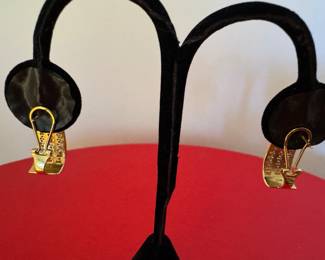 $400 - 14kt earrings and diamonds 5.78gr 