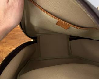 $490 - Louis Vuitton expedition M with Authentication card 