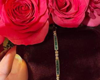 #26 - $1,275 - 8"L Emerald & diam bracelet 14kt gold -10.9 gr - 