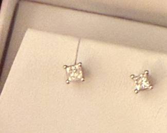 #C - $300 - 1/4 ctw diamonds 0.7 grs. SI2-GH color. 