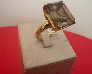 $750 - 14kt yellow gold setting 11.21 gr with large emerald cut smokey topaz - Size 8 1/2 