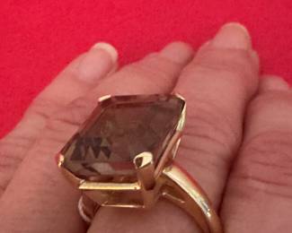 $750 - 14kt yellow gold setting 11.21 gr with large emerald cut smokey topaz - Size 8 1/2 