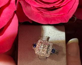 #25 - $1050 - Sapphire & diamond ring 14kt white gold, 5.4gr . Size 7. 