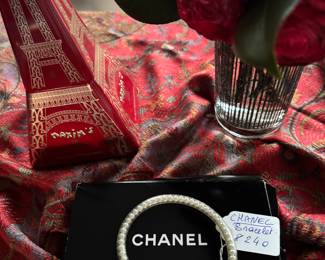 $240 - Chanel lucite pearls bracelet 