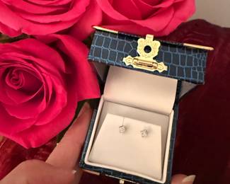 #C - $300 - 1/4 ctw diamonds 0.7 grs. SI2-GH color. 