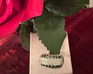 #6 - $450 - Black & diamond ring 10kt gold. 4.40gr. size 8. 