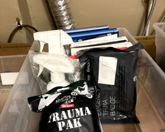 Trauma pack kit for quick clock to stop bleeding 