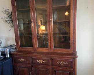 Thomasville Furniture Winston Court Collection Solid Cherry China Cabinet