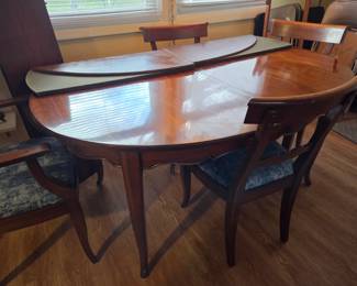 Ethan Allen Mahogany Oval Dining Table with Leaf and Chairs