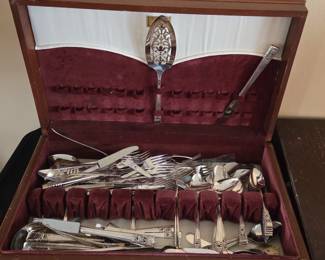 Rogers Bros. Eternally Yours Silverplate Flatware Set in Presentation Case