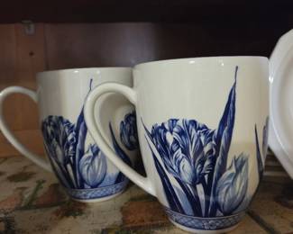 Delft Blue Tulip Pattern Ceramic Mugs
