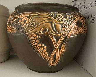 Roseville Pottery Rosecraft Grapevine jardiniere