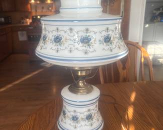 Vintage Quoizel Abigail Lamp