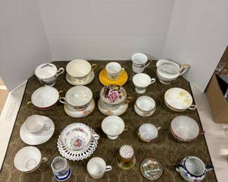 Tea Cups/Saucers