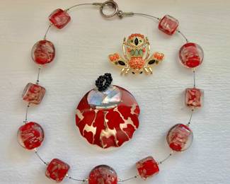 Joan Rivers signed Bee, Murano necklace , Mother of Pearl Pendant