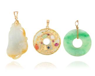 1034
A Group of 14K Gold and Jade Pendants
Including a green jade disc pendant, a variegated violet gray and orangy brown carved jade pendant together with a green jade pendant accented by rubies, sapphire, coral and opal
3 pieces

Measures: 1 1/8 - 1 3/4 in.
15.3 grams gross

Accompanied by a GIA Report numbered #1232723799, October 3, 2025, stating the Jadeite as natural with no dye or impregnation detected - 'A' jade.

Accompanied by a GIA Report numbered #2235723796, dated October 2, 2025, stating the Jadeite as natural with no dye or impregnation detected - 'A' jade.
Estimate: $700 - $900