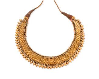 1142
A 20K Gold Mughal Style Necklace
Of a bib design featuring a chevron motif

Length: 13 1/4 in.
81.4 grams
Estimate: $2,500 - $3,500