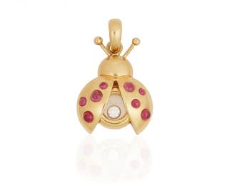 1006
Chopard: An 18K Gold, Ruby and Diamond Pendant
Of a ladybug design centering a singular round-cut diamond accented by round cabochon rubies, signed Chopard 2183, Swiss 9112095

Measures: 7/8 x 1/2 in.
5.4 grams gross
Estimate: $700 - $900