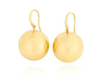 1067
A Pair of 18K Gold Earrings
Of a high polish ball design
2 pieces

Measures: 1 x 3/4 in.
11.8 grams
Estimate: $1,500 - $2,500