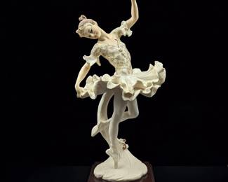 Giuseppe Armani Figurine: "Juliette" 682F With Original Box