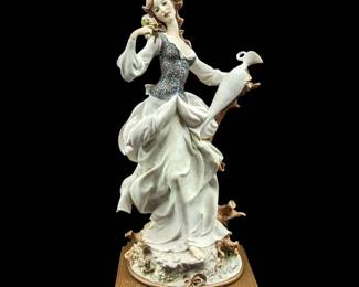 Giuseppe Armani Figurine: "Lady With Amphora" 124C With Original Box