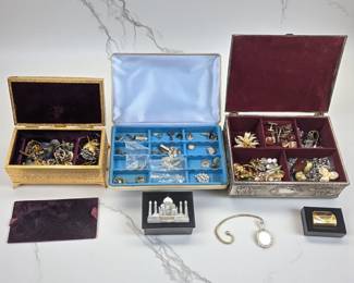 Lot Of 4 Vintage Jewelry Boxes With Various Pieces Of Costume Jewelry / Accessories