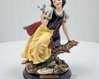 Giuseppe Armani Figurine: Walt Disney's "Snow White With A Bluebird" 209C With Original Box