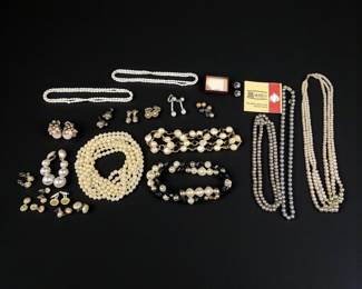 Large Lot Of Vintage Faux Pearl / Pearl Costume Jewelry, Mostly Faux Pearl