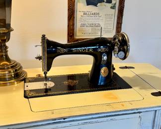 1930's Singer in Wooden Cabinet